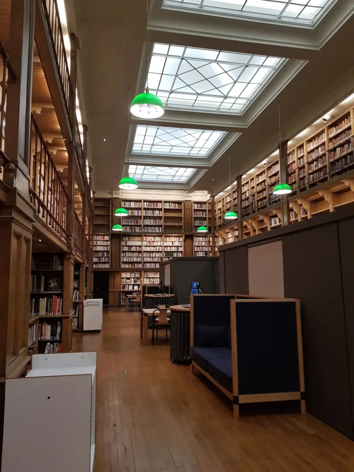 intérieur bibliothèque