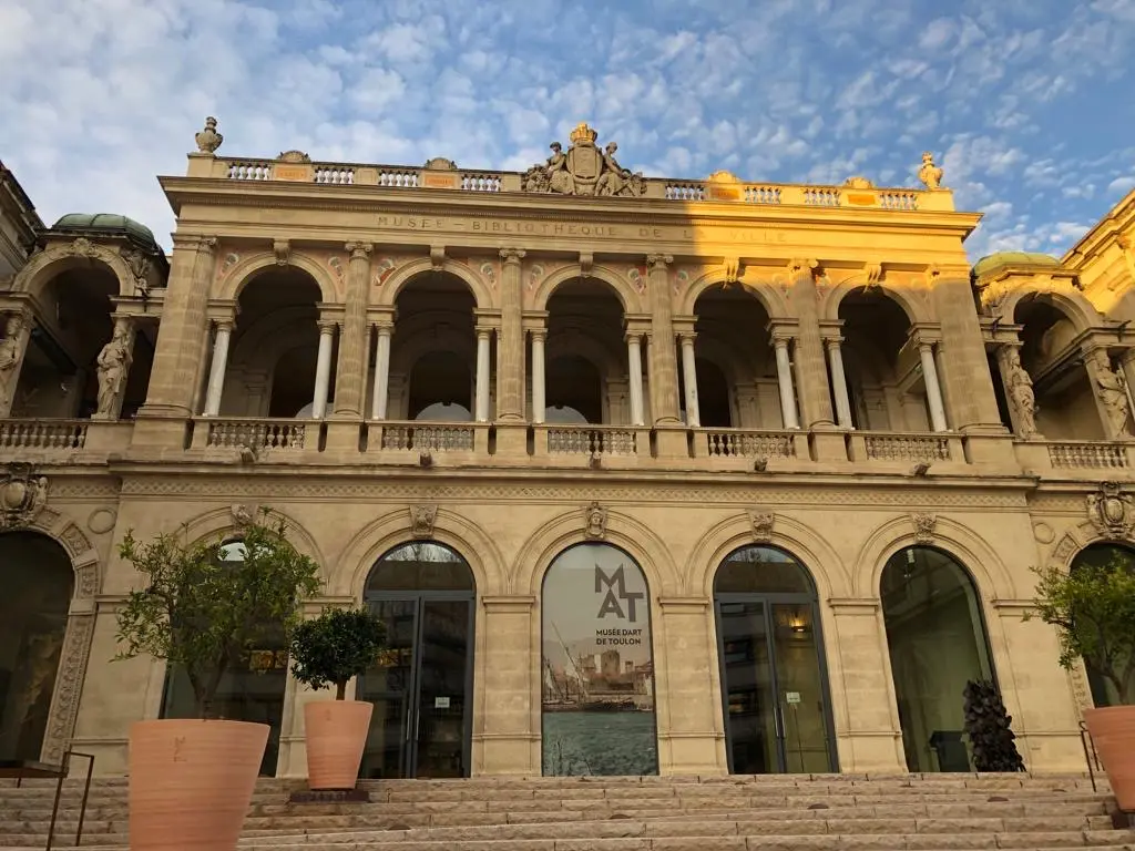 façade musée