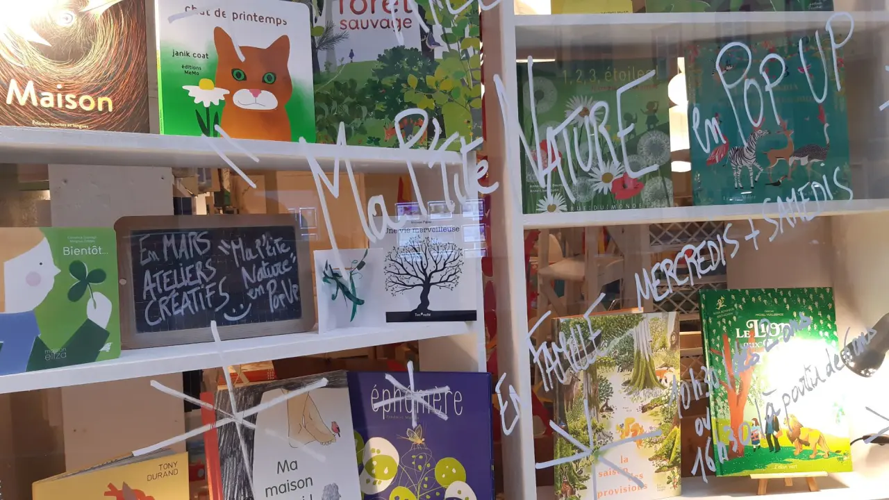 Vitrine librairie association Ateliers illustrés