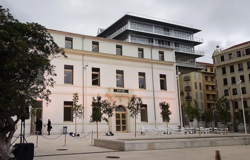 Façade médiathèque