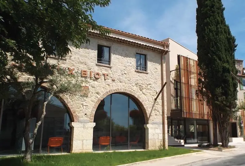 Photo de l'extérieur de la médiathèque Sonia Delaunay