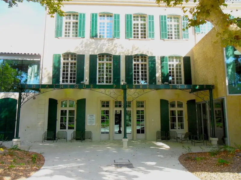 Façade de la médiathèque