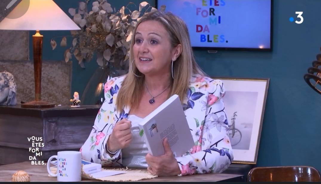 Marie-Blanche Cordou, chroniqueuse littéraire dans l'émission « Vous êtes formidables », diffusée sur France 3.