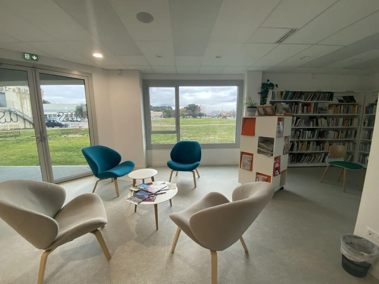 Intérieur de la médiathèque de Château-Arnoux