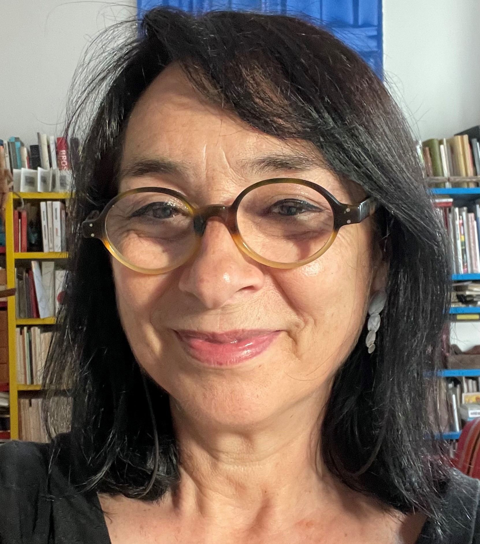 Portrait de Véronique Vassiliou, cheffe de projet Livre et Lecture à Aix-Marseille-Provence Métropole.