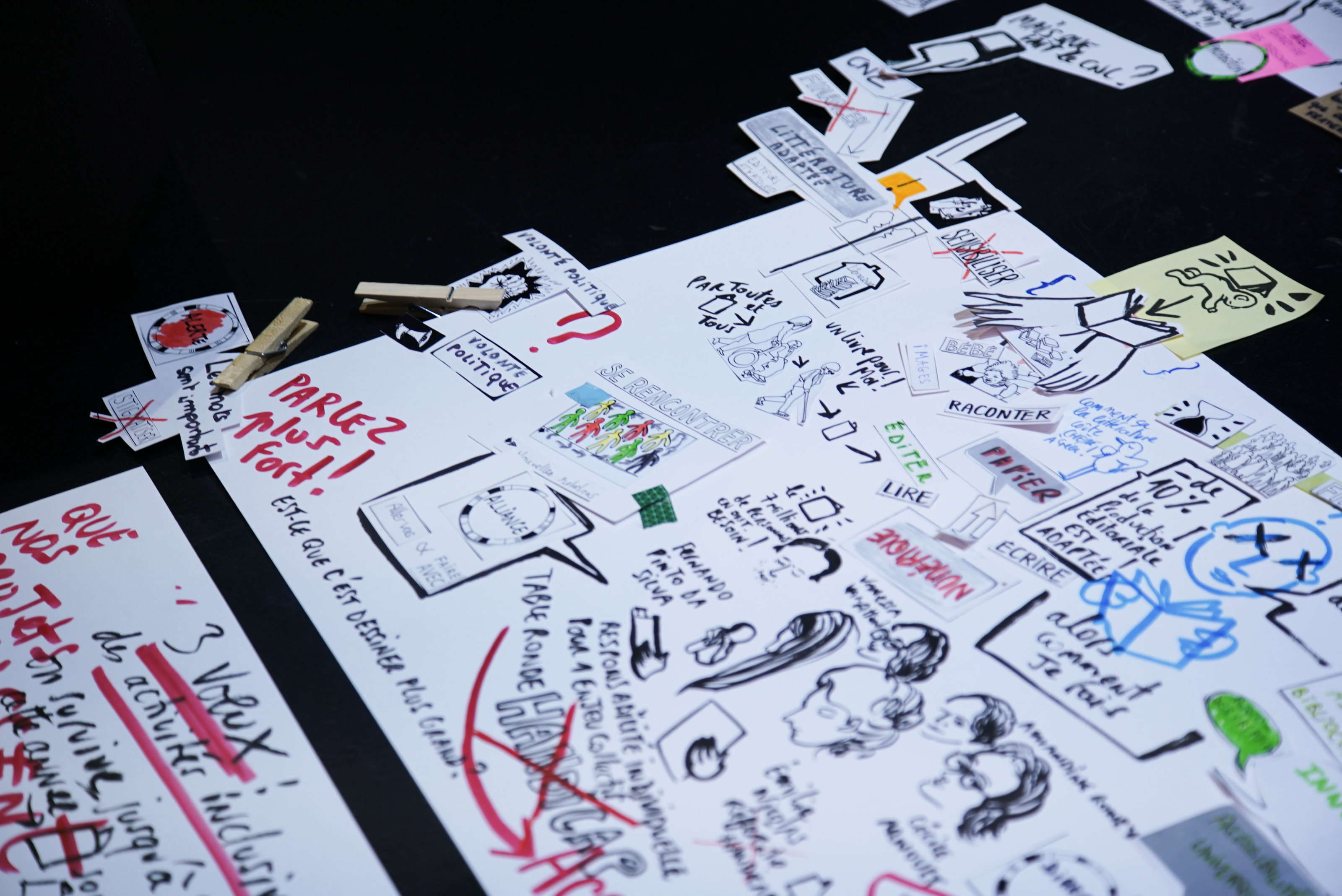 Fresque de la lecture réalisée par l'illustratrice Carole Chaix.