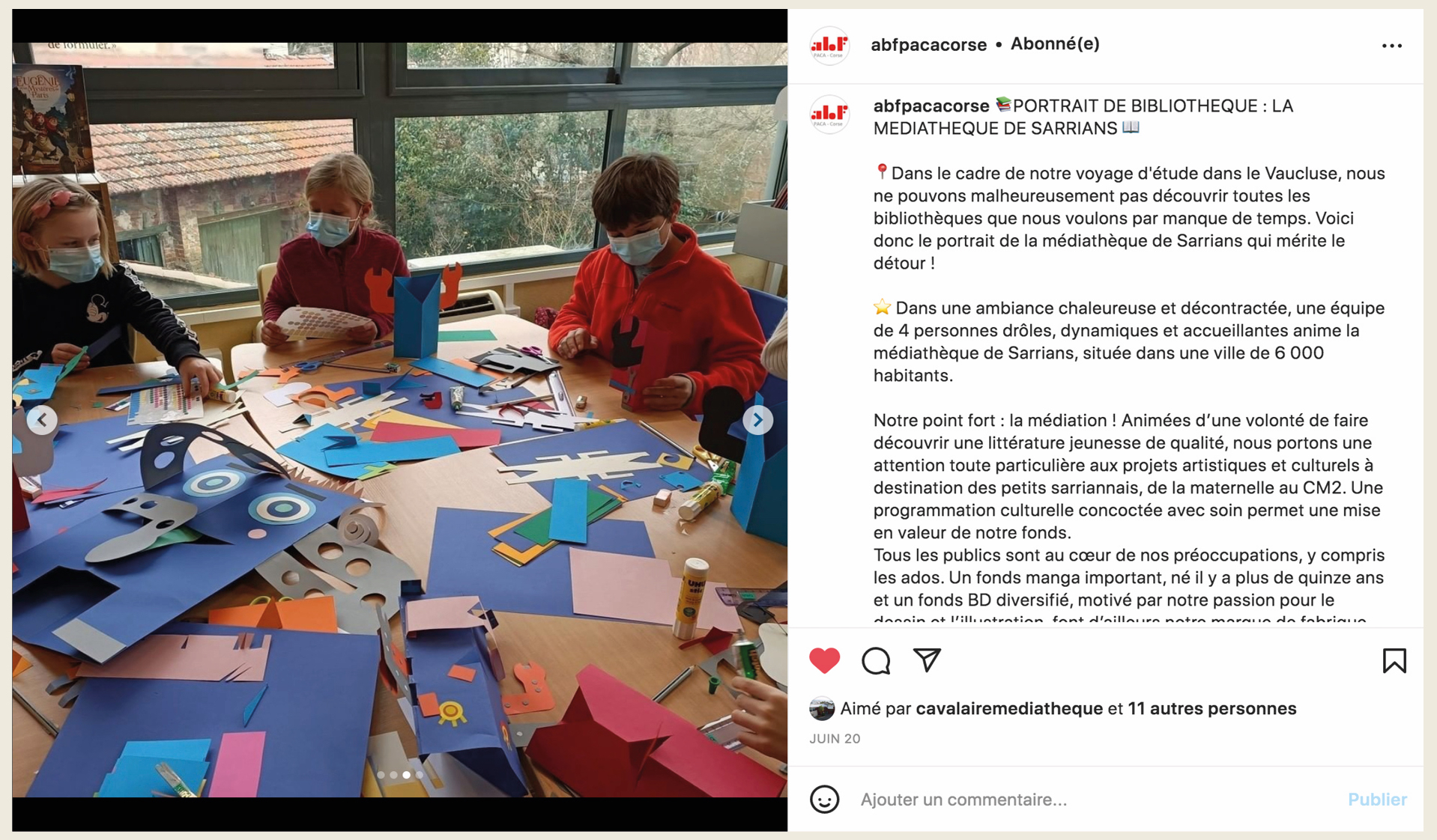 L'ABF PACA-Corse met en avant la médiathèque de Sarrians avec la photo d'enfants assis autour d'une table qui découpent des feuilles.