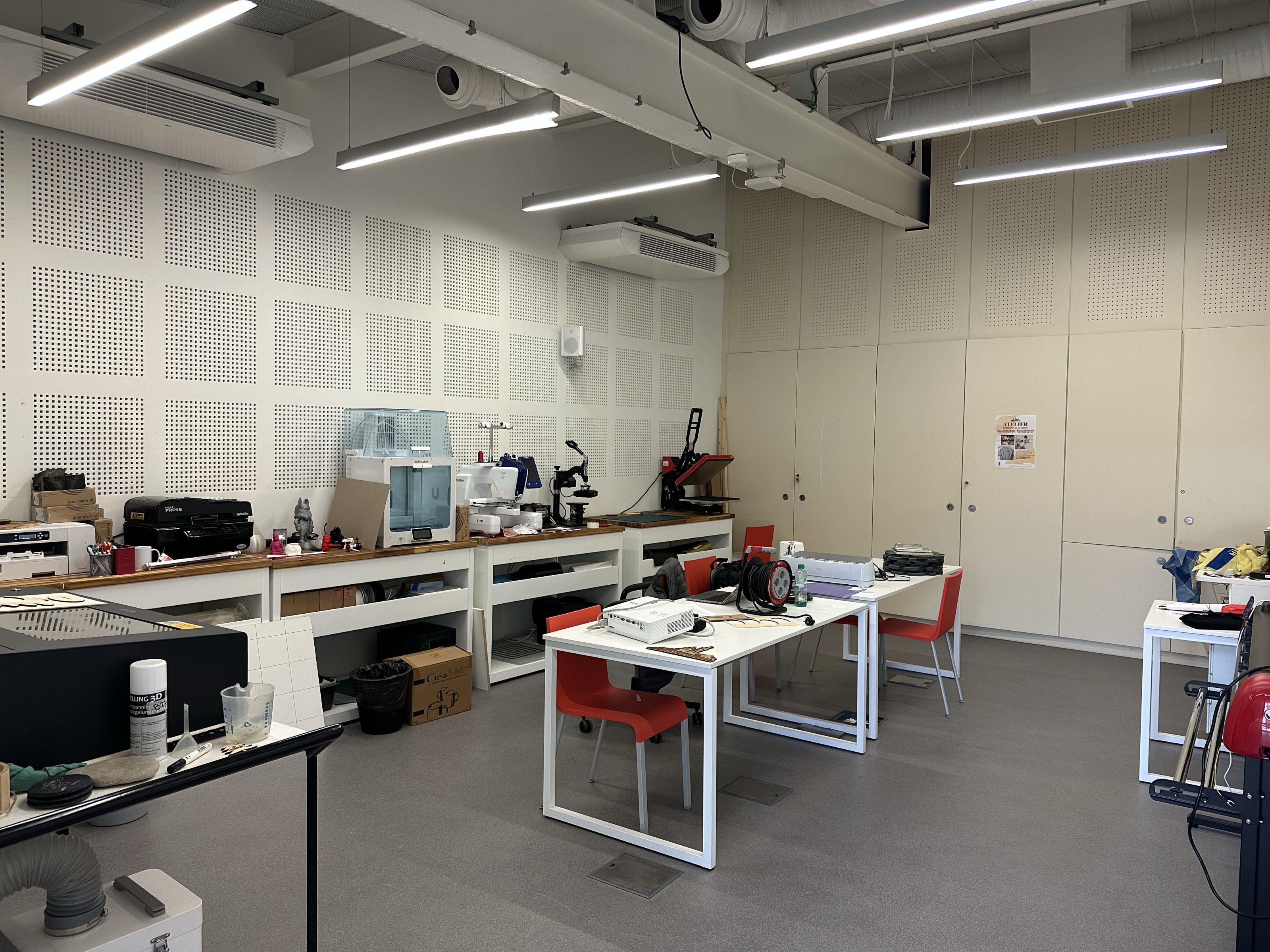 Intérieur de l'atelier de la Fablathèque située dans la médiathèque de Septèmes-les-Vallons.