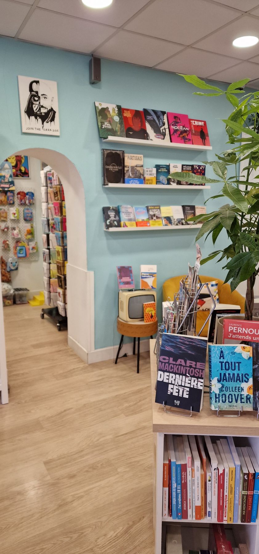 Intérieur de la librairie Le Pic Vert à Fuveau.