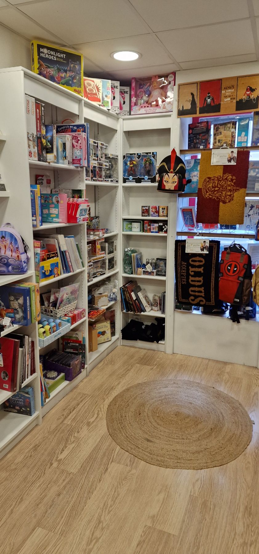 Intérieur de la librairie Le Pic Vert à Fuveau.