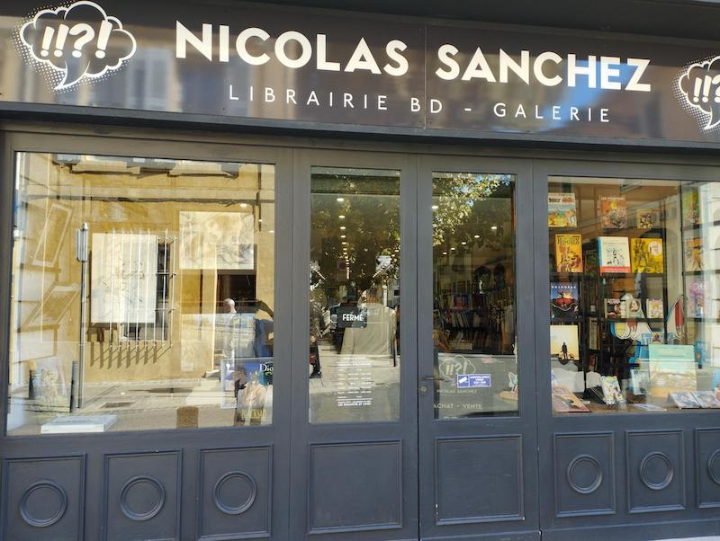 Devanture de la librairie galerie Nicolas Sanchez.